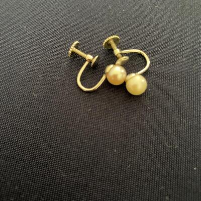 12 K Gold Clip on Pearl Earring Set 