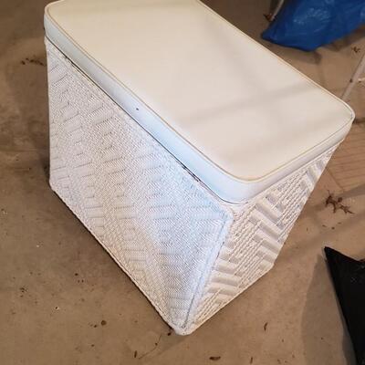 Wicker laundry basket