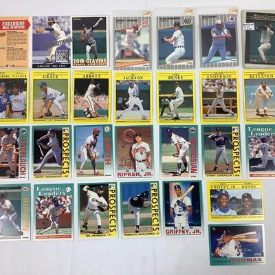 564  Assorted Lot of Vintage Fleer Baseball Cards