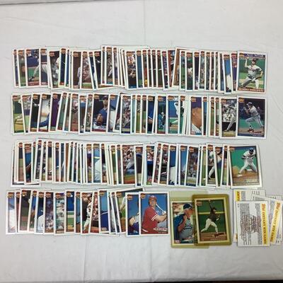 568  Large Assorted Baseball Card Set of 1990 Topps 40 Years of Baseball 125+ Cards in Set