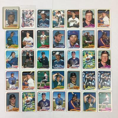 570  Set of 35 Topps 1989 Baseball Cards features Gary Sheffield #343, New York Mets 1988 Team Leaders #291, Andy Benes First Draft Pick...