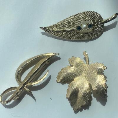 Trio Vintage Gold Tone Brooch Pin