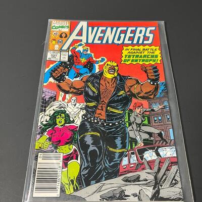 LOT 9: Eight Avengers Issues (321-324, 330-333) - Marvel Comics