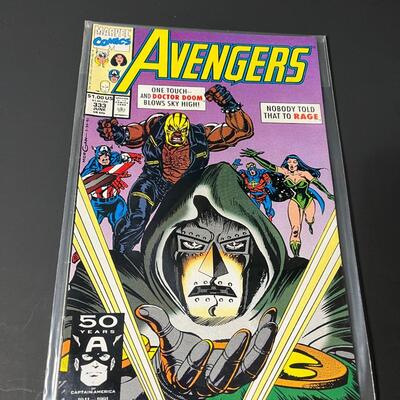 LOT 9: Eight Avengers Issues (321-324, 330-333) - Marvel Comics