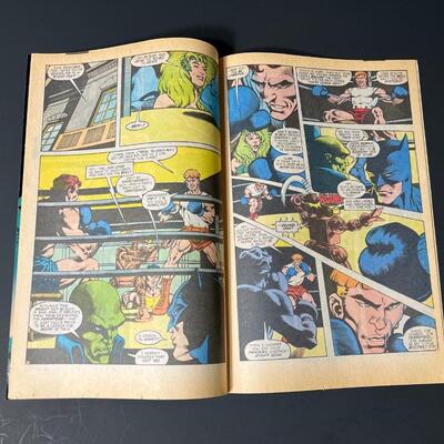 LOT 11: Six DC Justice League Comic Books
