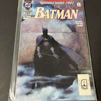 LOT 33: Five DC Annual Comics - Batman, Superman, Flash & More