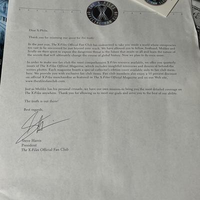 LOT 67: Collection of X-Files Fan Club Materials