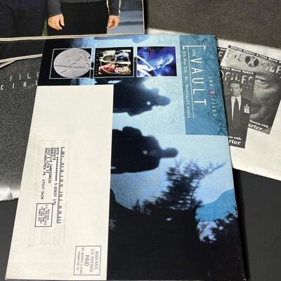 LOT 67: Collection of X-Files Fan Club Materials