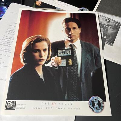 LOT 67: Collection of X-Files Fan Club Materials