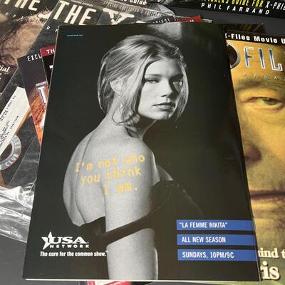 LOT 68: Big Lot of X-Files Books & Magazines
