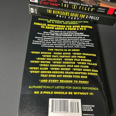 LOT 68: Big Lot of X-Files Books & Magazines