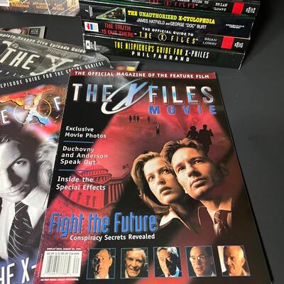 LOT 68: Big Lot of X-Files Books & Magazines