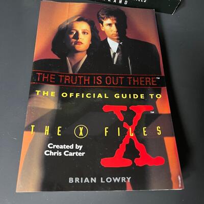 LOT 68: Big Lot of X-Files Books & Magazines