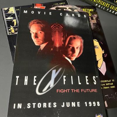 LOT 68: Big Lot of X-Files Books & Magazines