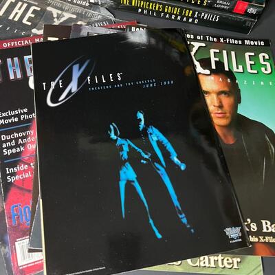 LOT 68: Big Lot of X-Files Books & Magazines