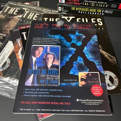 LOT 68: Big Lot of X-Files Books & Magazines