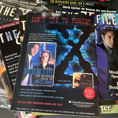 LOT 68: Big Lot of X-Files Books & Magazines