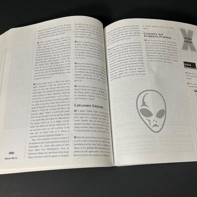 LOT 68: Big Lot of X-Files Books & Magazines