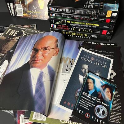 LOT 68: Big Lot of X-Files Books & Magazines