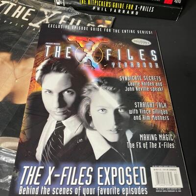 LOT 68: Big Lot of X-Files Books & Magazines