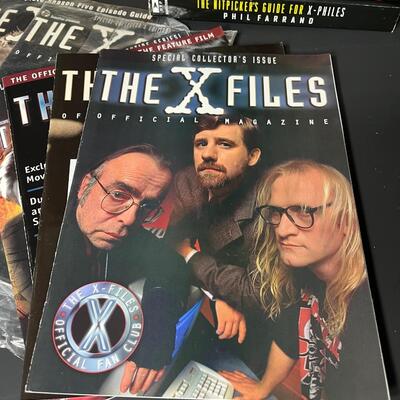 LOT 68: Big Lot of X-Files Books & Magazines
