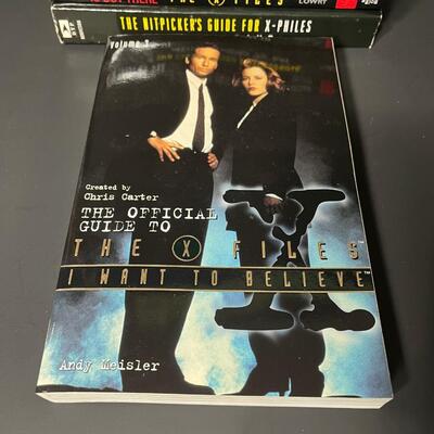 LOT 68: Big Lot of X-Files Books & Magazines