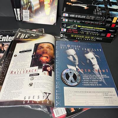 LOT 68: Big Lot of X-Files Books & Magazines