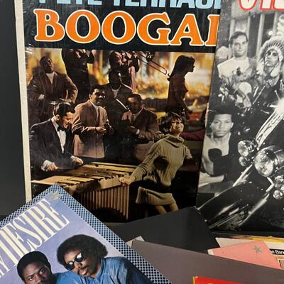 LOT 89: Big Lot 30+ Records - 70s/80s Disco, Dance, R&B