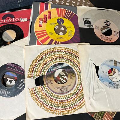 LOT 92: 40+ 45 RPM Singles in Vintage Case  - Lots of Disco