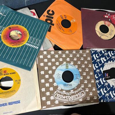 LOT 92: 40+ 45 RPM Singles in Vintage Case  - Lots of Disco