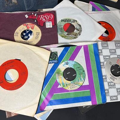 LOT 92: 40+ 45 RPM Singles in Vintage Case  - Lots of Disco