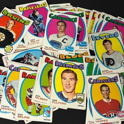 LOT 93: 1971-72 Topps Hockey Cards  NHL