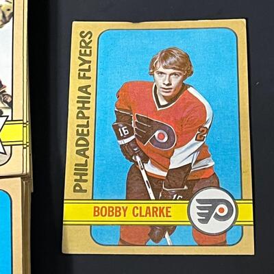LOT 94: 1972-73 NHL Topps Hockey Cards