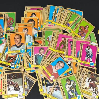 LOT 94: 1972-73 NHL Topps Hockey Cards