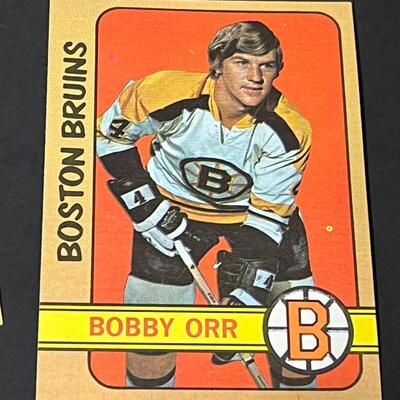 LOT 94: 1972-73 NHL Topps Hockey Cards