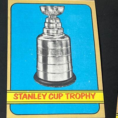 LOT 94: 1972-73 NHL Topps Hockey Cards