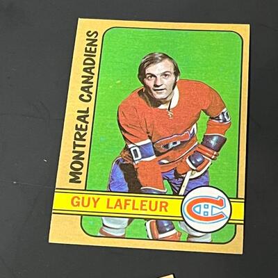 LOT 94: 1972-73 NHL Topps Hockey Cards