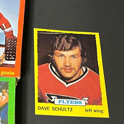 LOT 95: Topps 1973-74 NHL Hockey Cards