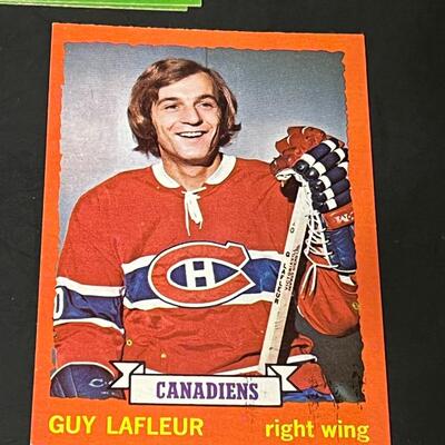LOT 95: Topps 1973-74 NHL Hockey Cards