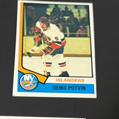 LOT 96: Hockey Cards Topps 1974-75 NHL