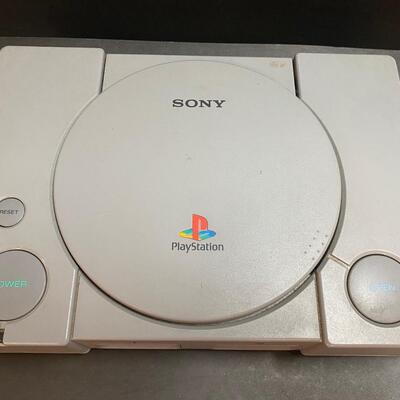 LOT 106: Sony PlayStation and Games