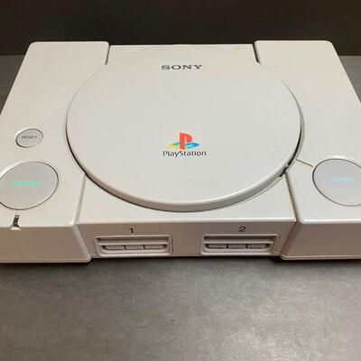 LOT 106: Sony PlayStation and Games