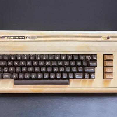 LOT 107: Commodore & Games