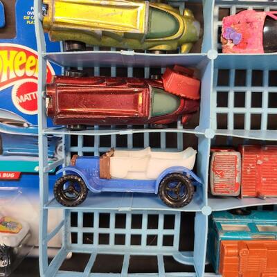 LOT 120: Vintage Toy Car Lot: Lesney, Hotwheels and More