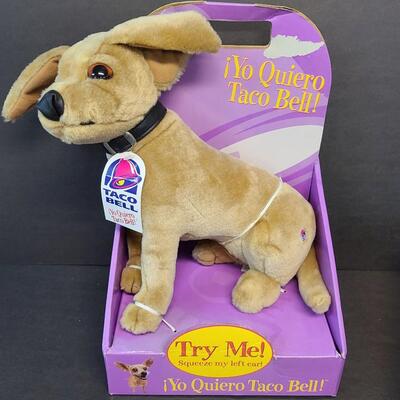 LOT 121: Vintage Toy Lot: Taco Bell Dog, Snoopy and More