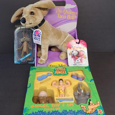 LOT 121: Vintage Toy Lot: Taco Bell Dog, Snoopy and More