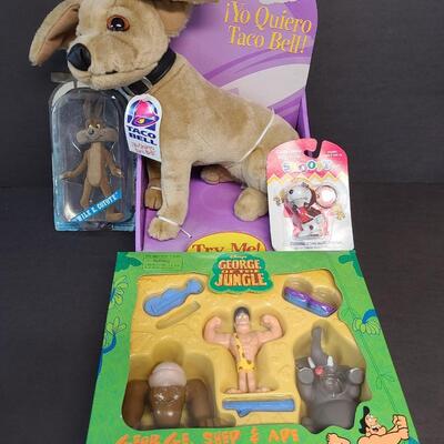 LOT 121: Vintage Toy Lot: Taco Bell Dog, Snoopy and More