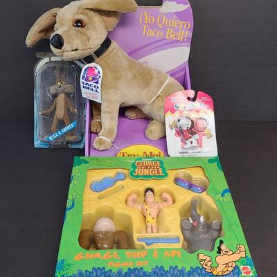 LOT 121: Vintage Toy Lot: Taco Bell Dog, Snoopy and More