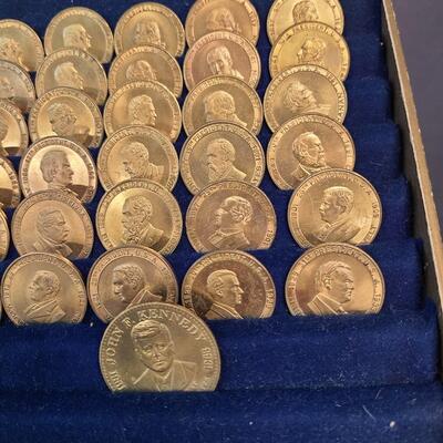 LOT 123: A Coin History of Our Presidents Vintage Sets/Medals