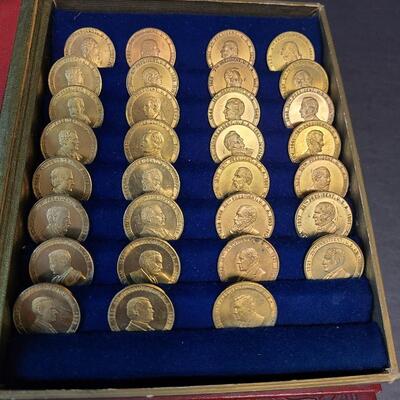 LOT 123: A Coin History of Our Presidents Vintage Sets/Medals